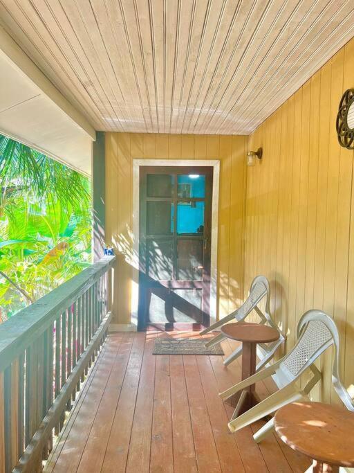 Island Style Home, Low Key Rental โรอาตัน ภายนอก รูปภาพ